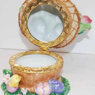 Large Easter Hinged Trinket Basket with Chicks & Eggs & Tulips 6" H