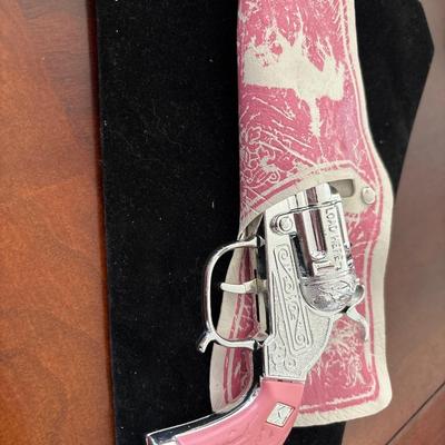 Vintage Halco Hubley Pink Grip Handle Cowgirl Pistol Six Shooter Toy Cap Gun