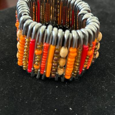 Safety pin beaded bracelet