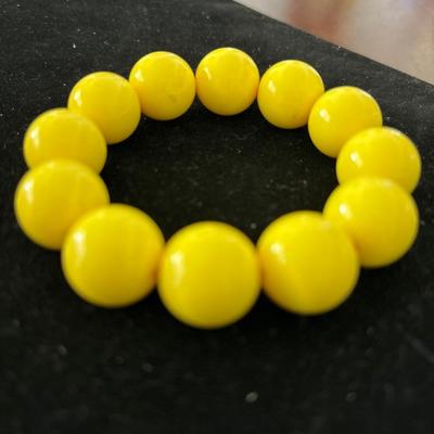 Unbranded yellow plastic beaded bracelet stretchy