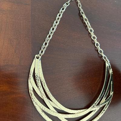 Women’s gold Tone fashion statement necklace