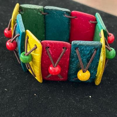 Stretchy colorful bracelet with colorful beads