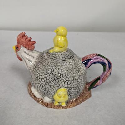 Hand Painted WCL Hen & Chicks Teapot