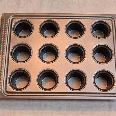 IKEA Muffin Red Pan