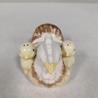 Hen & Chicks Salt & Pepper Shakers With Napkin Holder