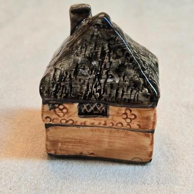 Countryside Collection "Britian in Miniature" No. 11 Thatch Decorated House