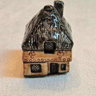 Countryside Collection "Britian in Miniature" No. 11 Thatch Decorated House