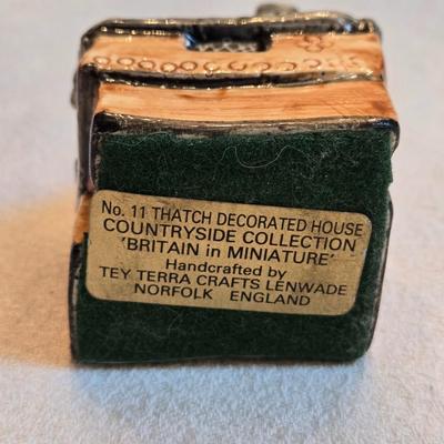 Countryside Collection "Britian in Miniature" No. 11 Thatch Decorated House