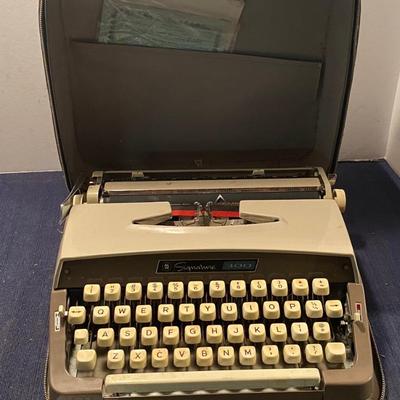 Vintage Signature 300 Typewriter