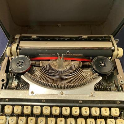 Vintage Signature 300 Typewriter