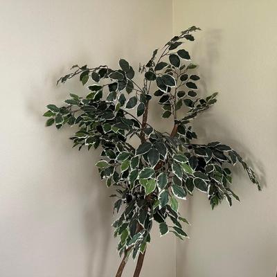 FAUX POTTED GREEN LEAF TREE