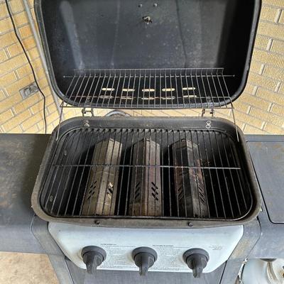 BACKYARD GRILL 3-BURNER GAS GRILL WITH SIDE BURNER, GRILL BASKETS AND 2 PROPANE TANKS