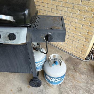 BACKYARD GRILL 3-BURNER GAS GRILL WITH SIDE BURNER, GRILL BASKETS AND 2 PROPANE TANKS