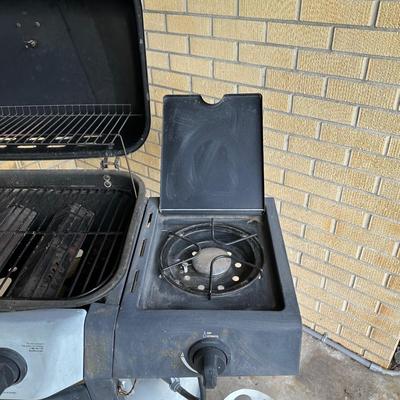 BACKYARD GRILL 3-BURNER GAS GRILL WITH SIDE BURNER, GRILL BASKETS AND 2 PROPANE TANKS