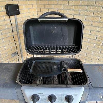 BACKYARD GRILL 3-BURNER GAS GRILL WITH SIDE BURNER, GRILL BASKETS AND 2 PROPANE TANKS