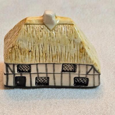 Countryside Collection "Britian in Miniature" No. 5 Thatched Beam House