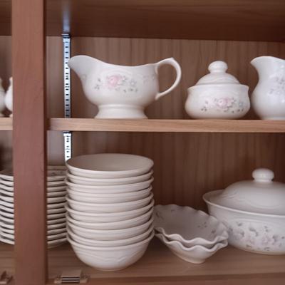 12 PLACE SETTING OF PFALTZGRAFF DINNERWARE WITH EXTRAS