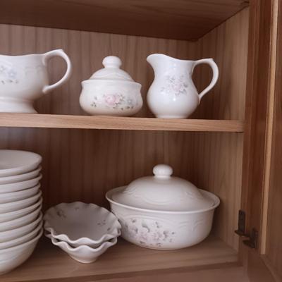 12 PLACE SETTING OF PFALTZGRAFF DINNERWARE WITH EXTRAS