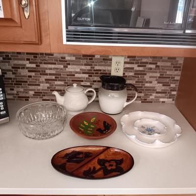 LONGABERGER TEAPOT AND OTHER SERVING PIECES
