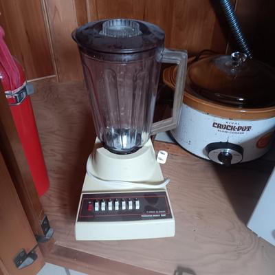7 SPEED BLENDER, CROCK POT AND 4 SLICE TOASTER