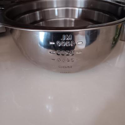 3 PC ROASTING PAN, 3 STAINLESS STEEL BOWLS, SMALL CROCK POT AND MORE