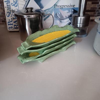 3 PC ROASTING PAN, 3 STAINLESS STEEL BOWLS, SMALL CROCK POT AND MORE