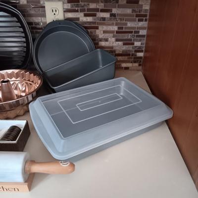 A GREAT ASSORTMENT OF BAKEWARE