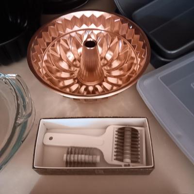 A GREAT ASSORTMENT OF BAKEWARE