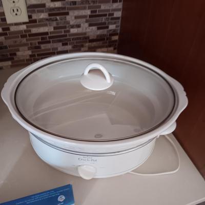 FARBERWARE ELECTRIC FRYING PAN AND A LARGE CROCK POT