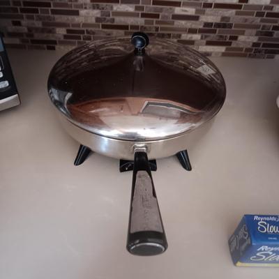 FARBERWARE ELECTRIC FRYING PAN AND A LARGE CROCK POT