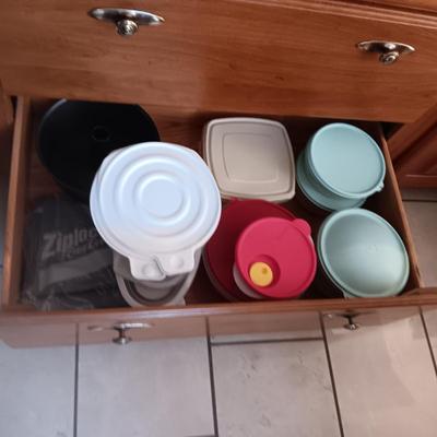 FOOD STORAGE CONTAINERS
