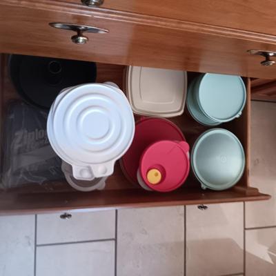 FOOD STORAGE CONTAINERS