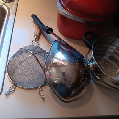 LARGE COLLECTION OF COOKWARE