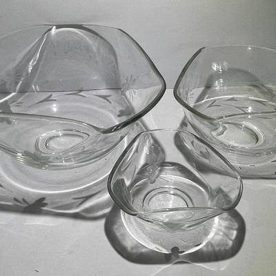 Lot of 3 Leaded/Etched Glass Salad Bowls in VG Preowned Condition.