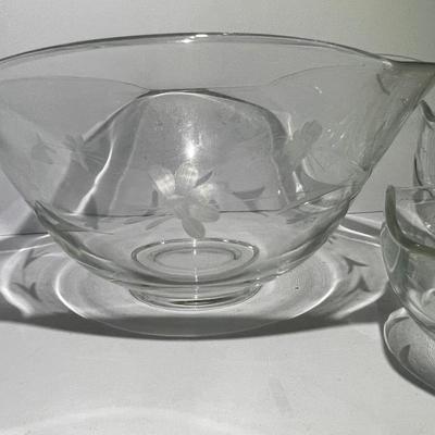 Lot of 3 Leaded/Etched Glass Salad Bowls in VG Preowned Condition.