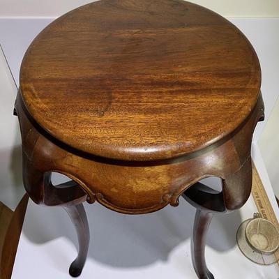 Antique Wooden Plant Stand 19" x 24.5" in VG Preowned Condition as Pictured.