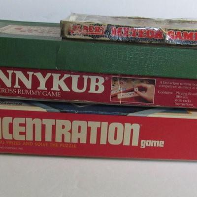 Lot of Vintage Games and Lincoln Logs