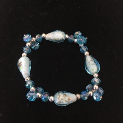 Blue glass beaded bracelet