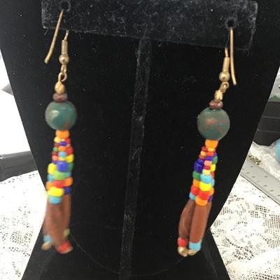 Fashion dangle beaded earrings