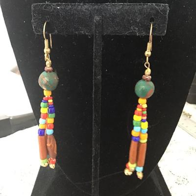 Fashion dangle beaded earrings