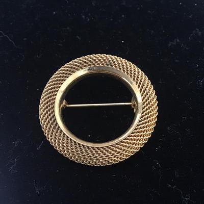 Goldtone METAL MESH BROOCH Vintage OVAL PIN Airy Costume Jewelry Frame