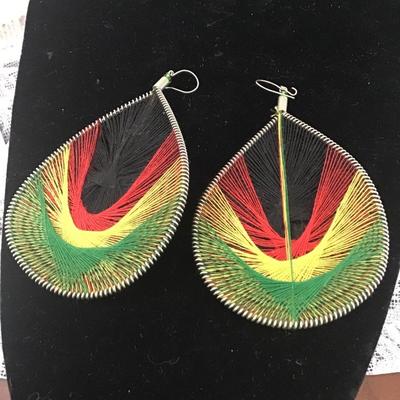 Feather yarn earrings