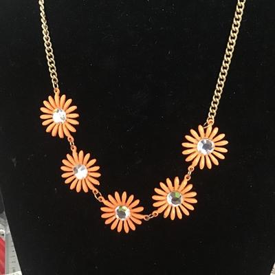 GT CHAIN Necklace with orange flowers