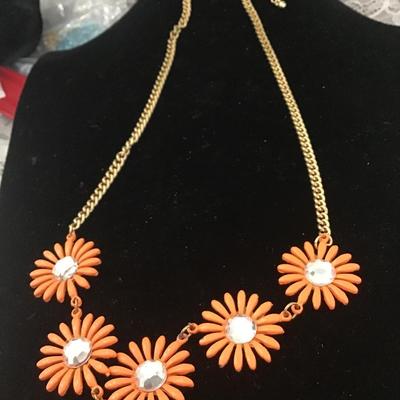 GT CHAIN Necklace with orange flowers
