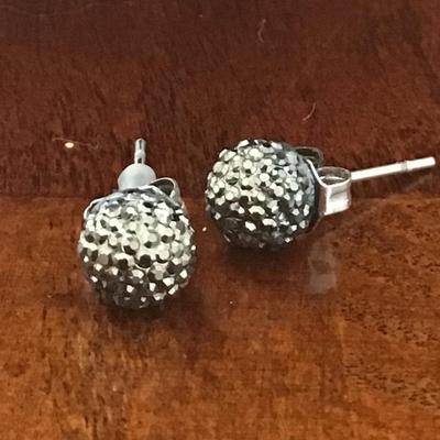 Small gray colored sparkle stud earrings