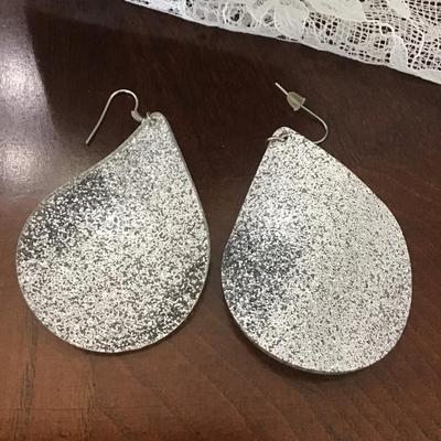 Silver tone sparkle round earrings