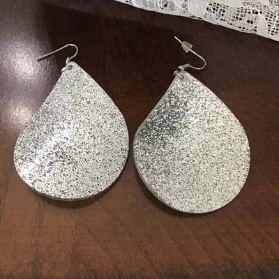 Silver tone sparkle round earrings
