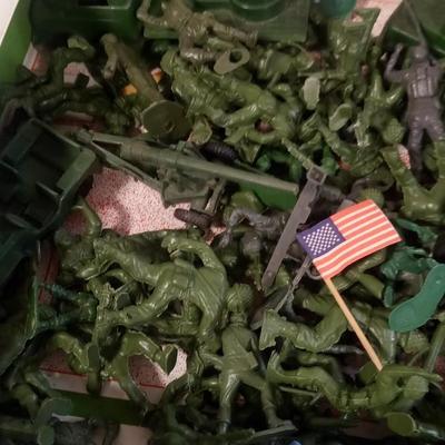 LOT 99 VINTAGE TOY ARMY TRAINING CENTER