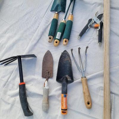 Lot of hand gardening tools