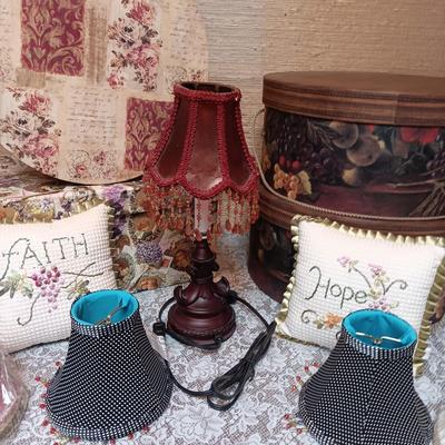 HAT AND STORAGE BOXES, PETITE LAMP W/SEVERAL SHADES